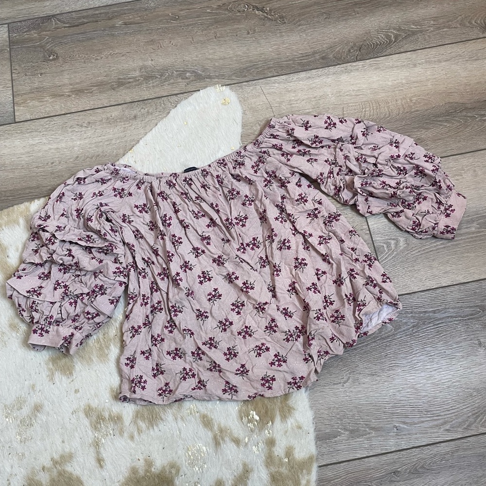 American Eagle floral puff sleeve off the shoulder top